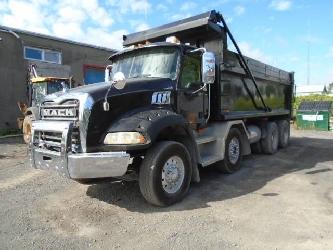Mack GU813