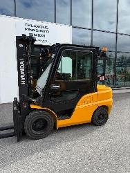 Hyundai 33D-9