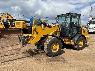 CAT 906 M