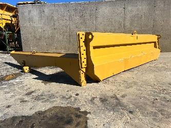 CAT 735