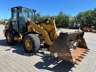 CAT 906M