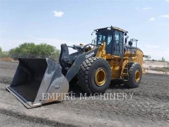 John Deere 744L