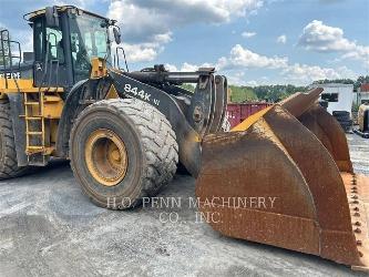 John Deere 844