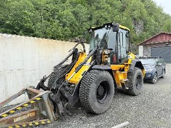 JCB 413K