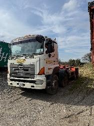 Hino 700