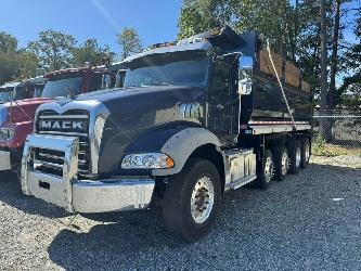 Mack GU813