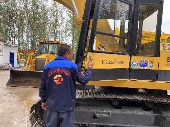 CAT E200B