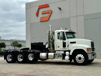 Mack CHU 613