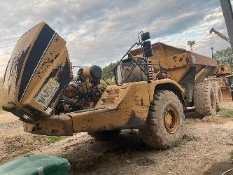 CAT 735