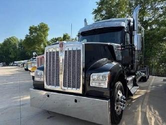 Kenworth W990