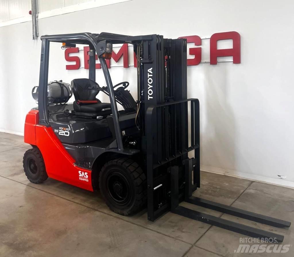Toyota 10831 8FGF20 LPG trucks