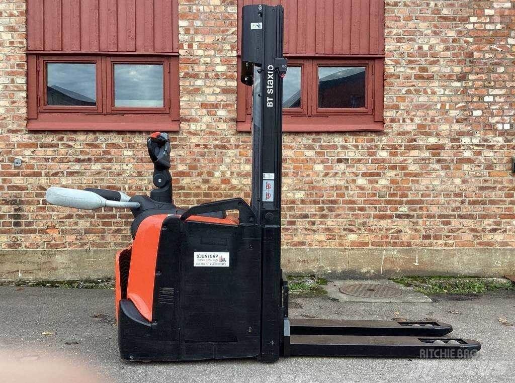 BT SPE 120 L Pedestrian stacker