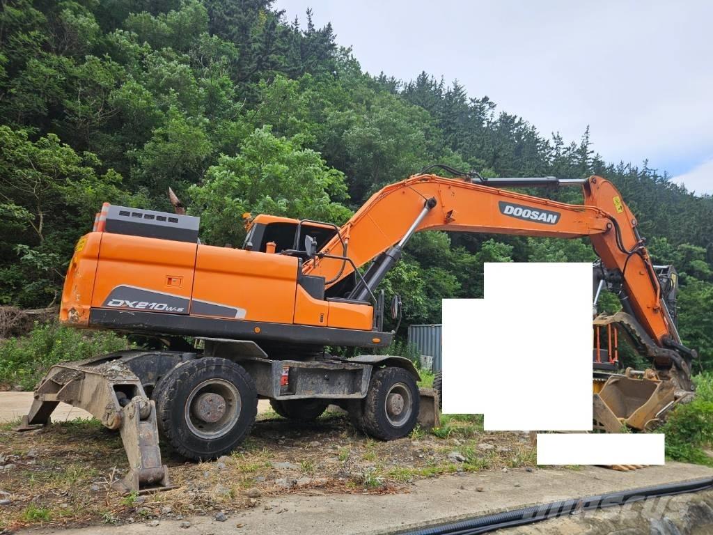 Doosan DX 210 W Wheeled Excavators