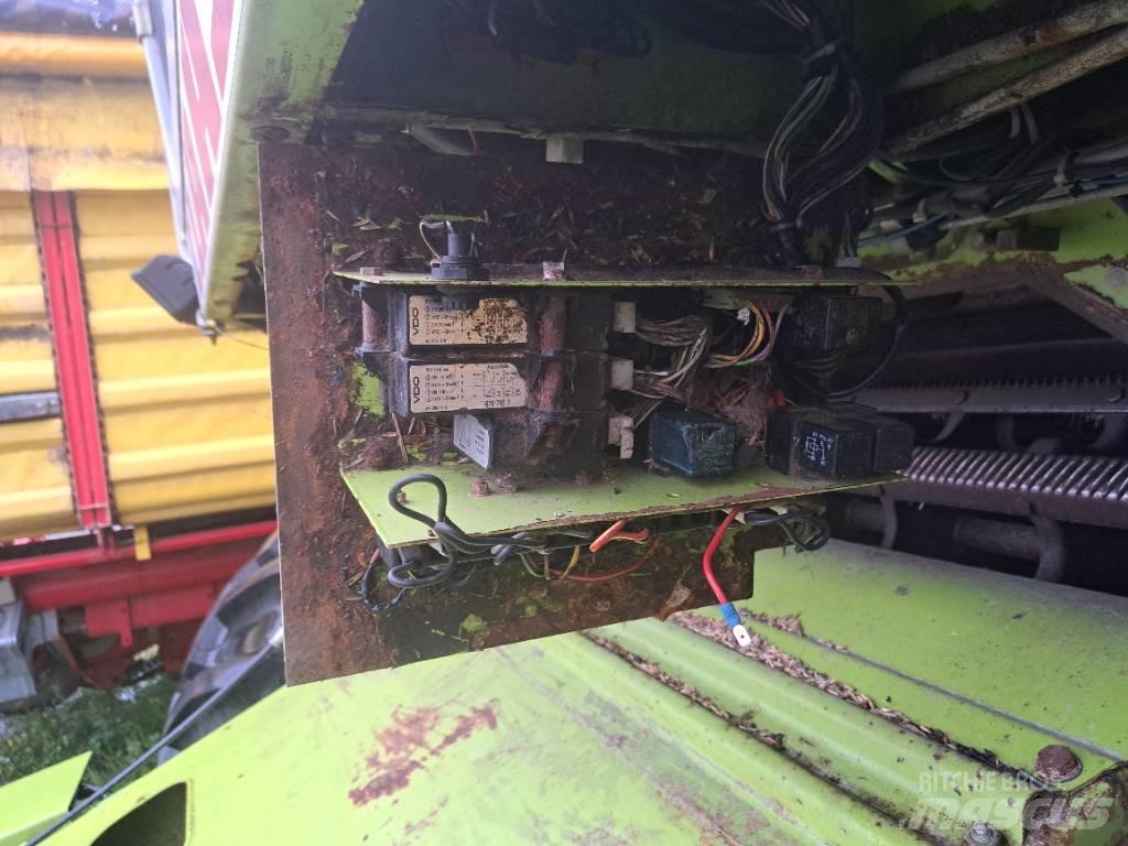 CLAAS Dominator 68 Combine Harvesters
