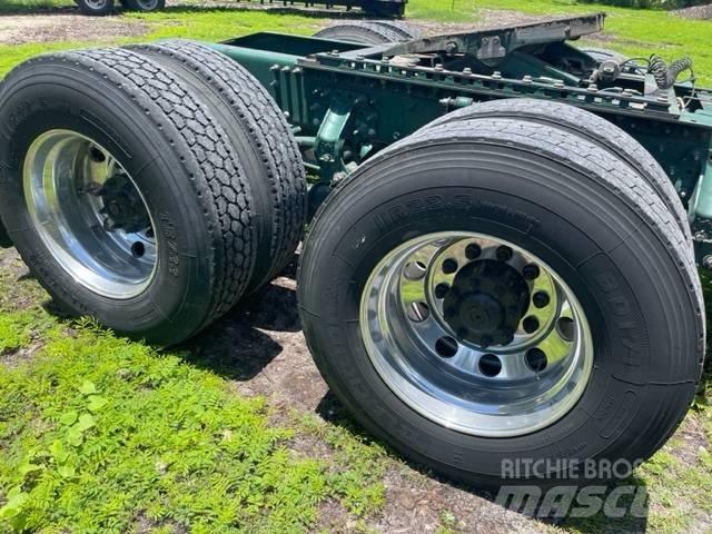 Mack CXU613 Pinnacle Conventional Trucks / Tractor Trucks
