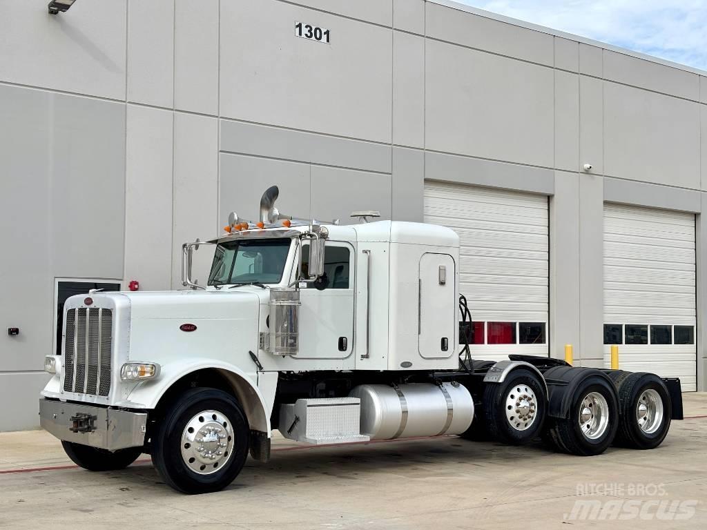 Peterbilt 388 Conventional Trucks / Tractor Trucks