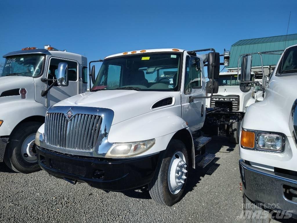 International 4400 Garbage Trucks / Recycling Trucks