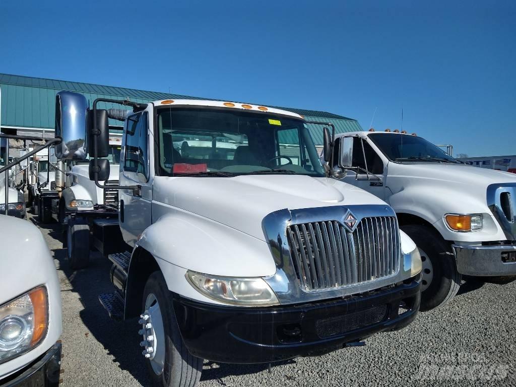 International 4400 Garbage Trucks / Recycling Trucks