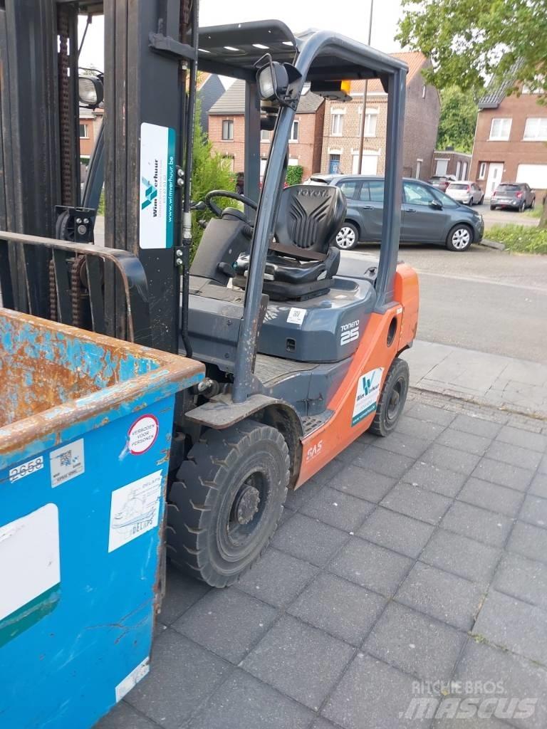 Toyota 8 FDF 25 Diesel Forklifts