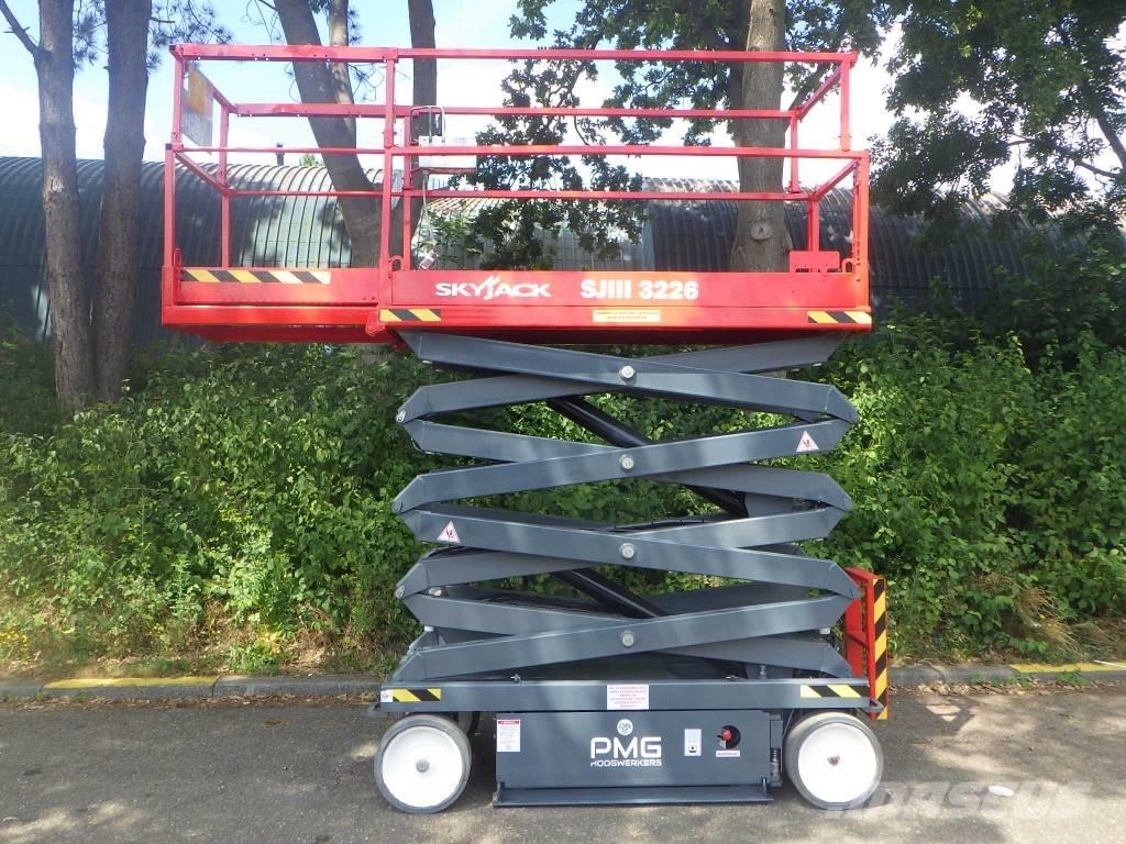SkyJack SJ3226 Scissor Lifts