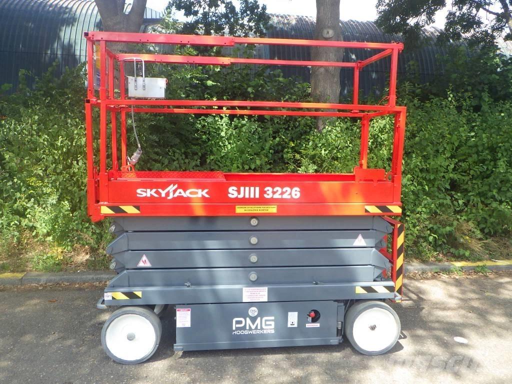 SkyJack SJ3226 Scissor Lifts