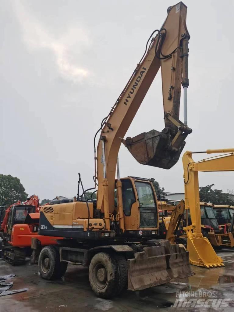 Hyundai R210W-9 Wheeled Excavators