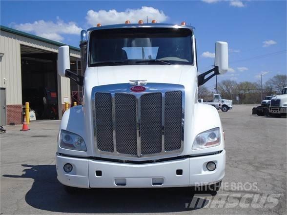 Peterbilt 579 Conventional Trucks / Tractor Trucks