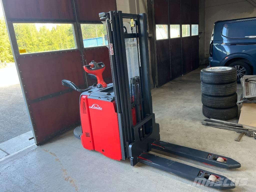 Linde D 14 AP Self Propelled Stackers