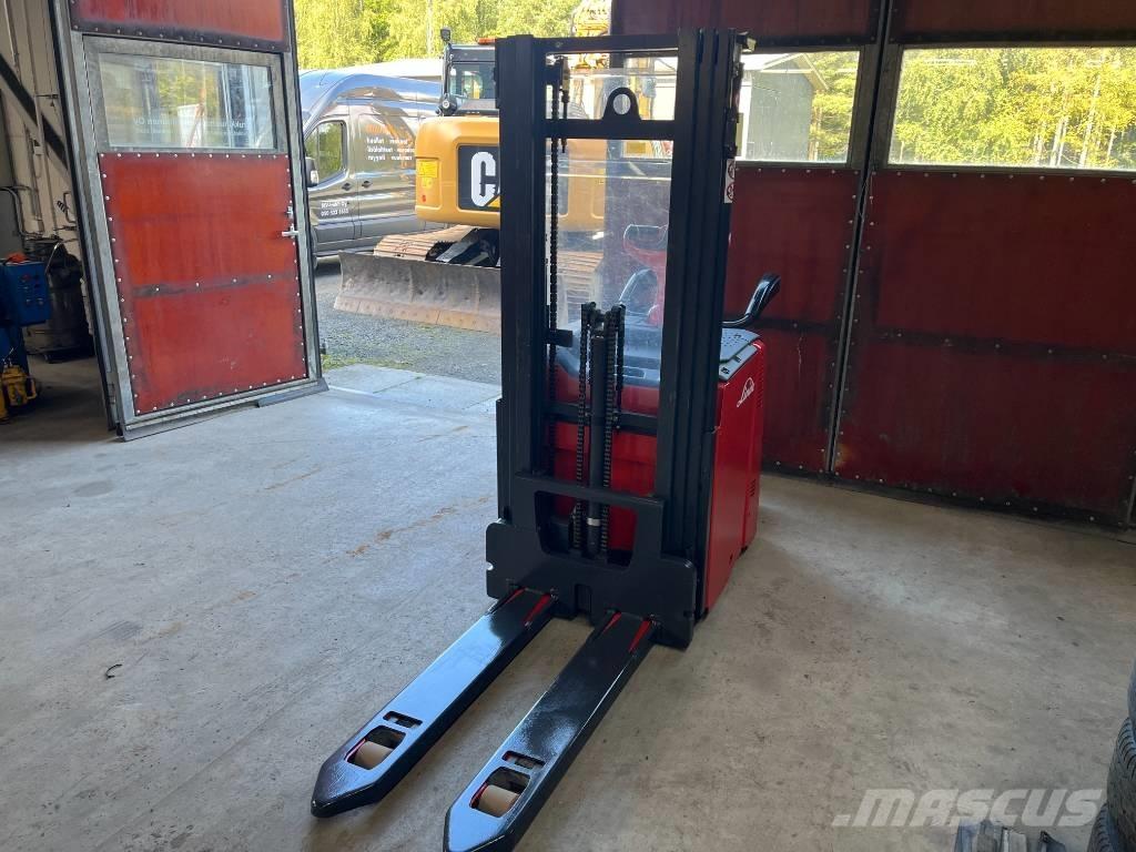 Linde D 14 AP Self Propelled Stackers