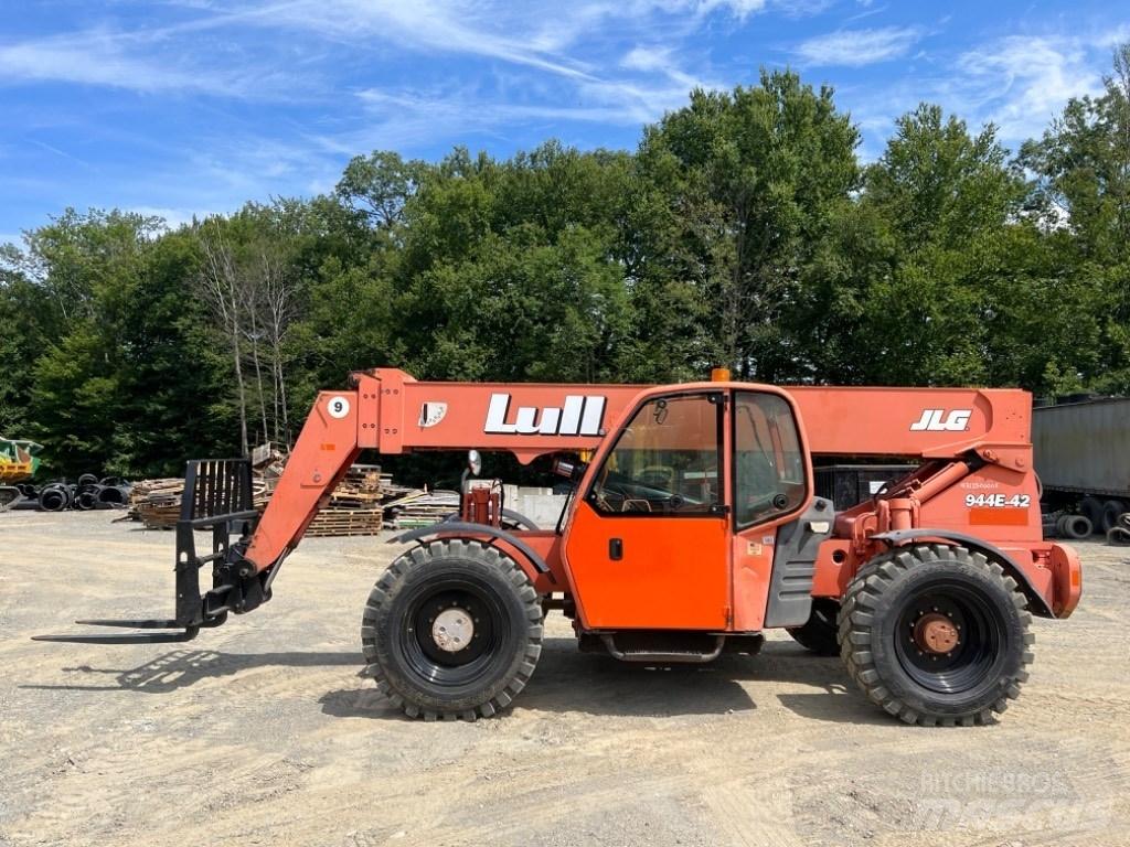 Lull 944E-42 Telescopic Handlers