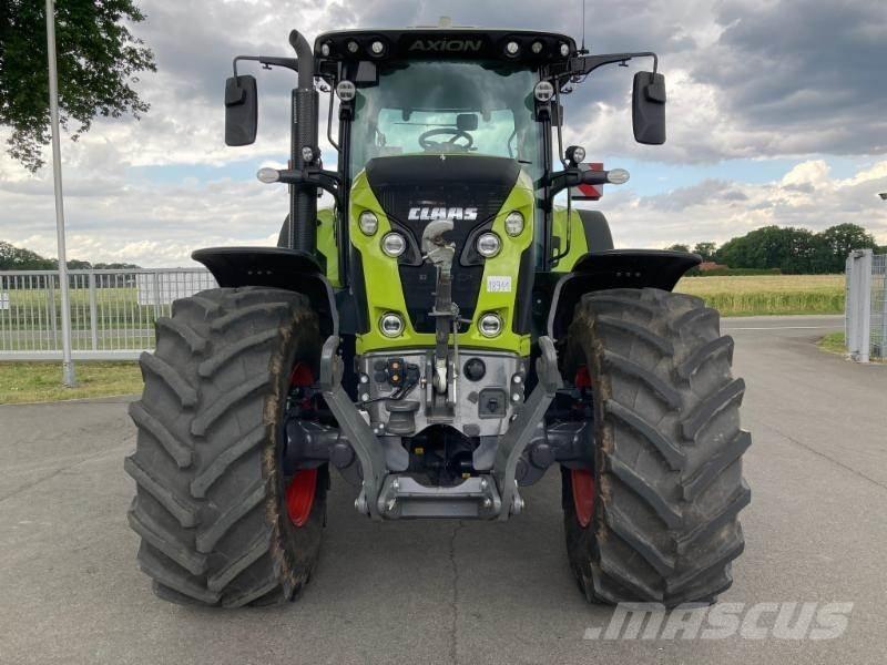 CLAAS AXION 810 Tractors