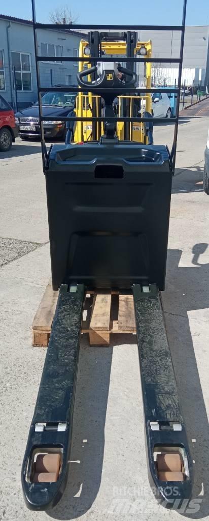 Hyster P 2.5 S Low lifter with platform