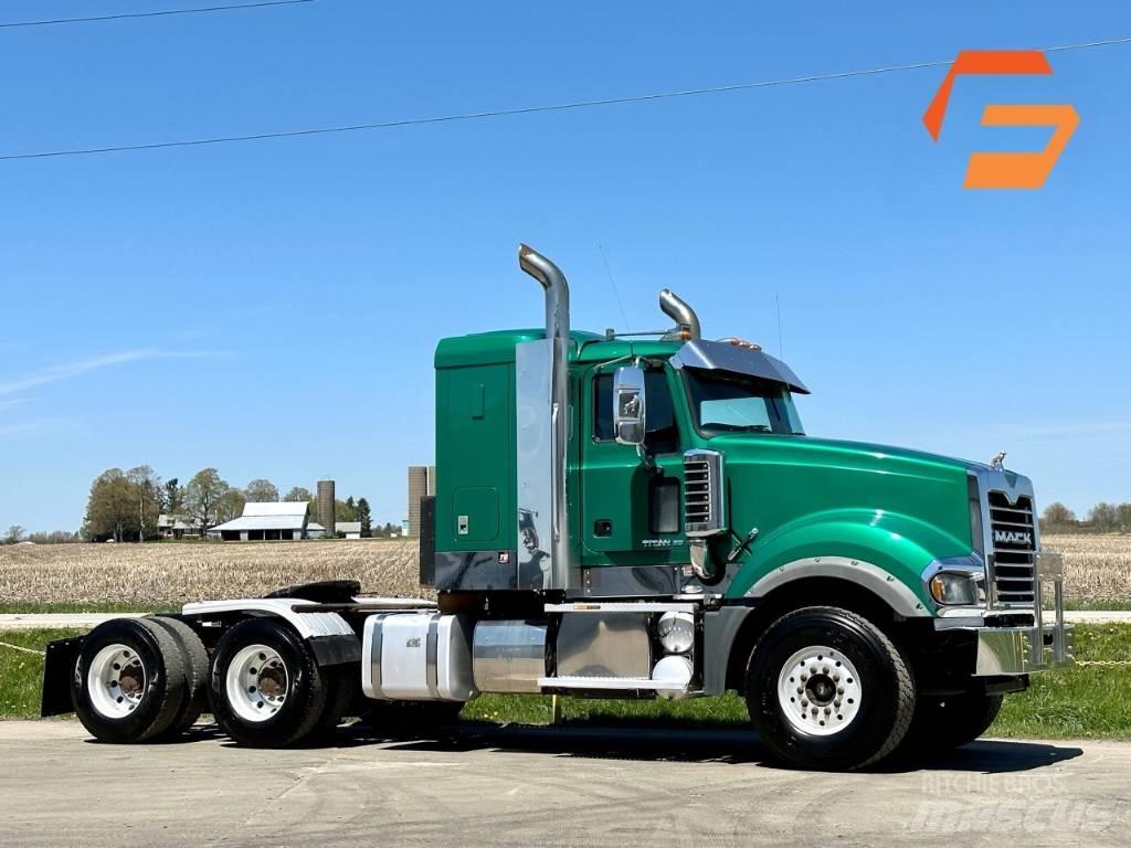 Mack TD713 Other Trucks