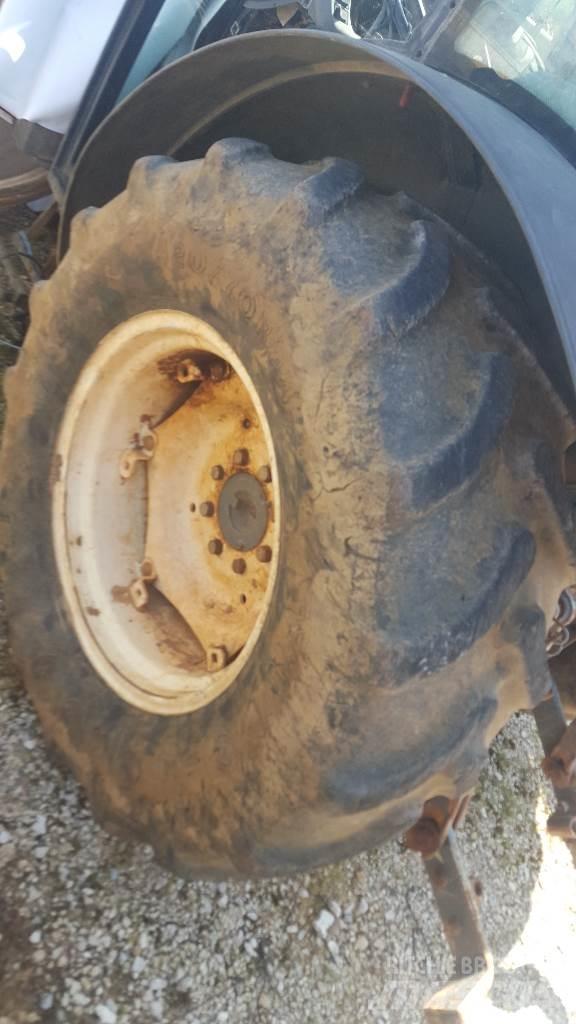  Pneus 420/70R24 Tires, wheels and rims
