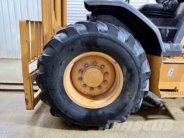 CASE 586H Rough Terrain Trucks
