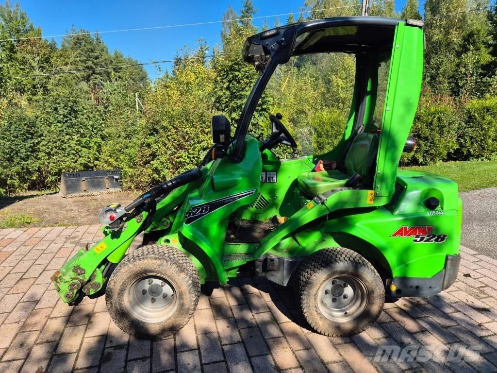 Avant 528 Mini Loader