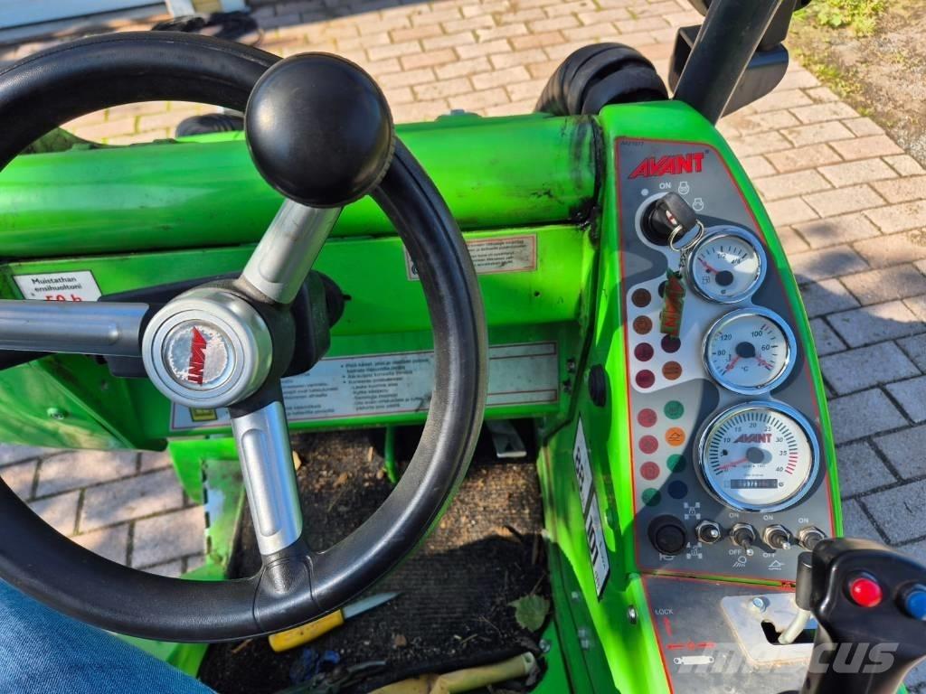 Avant 528 Mini Loader
