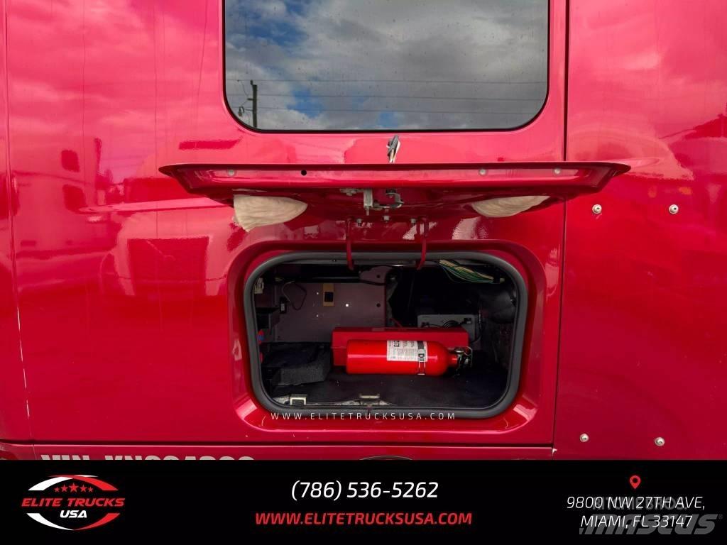 International LT Conventional Trucks / Tractor Trucks