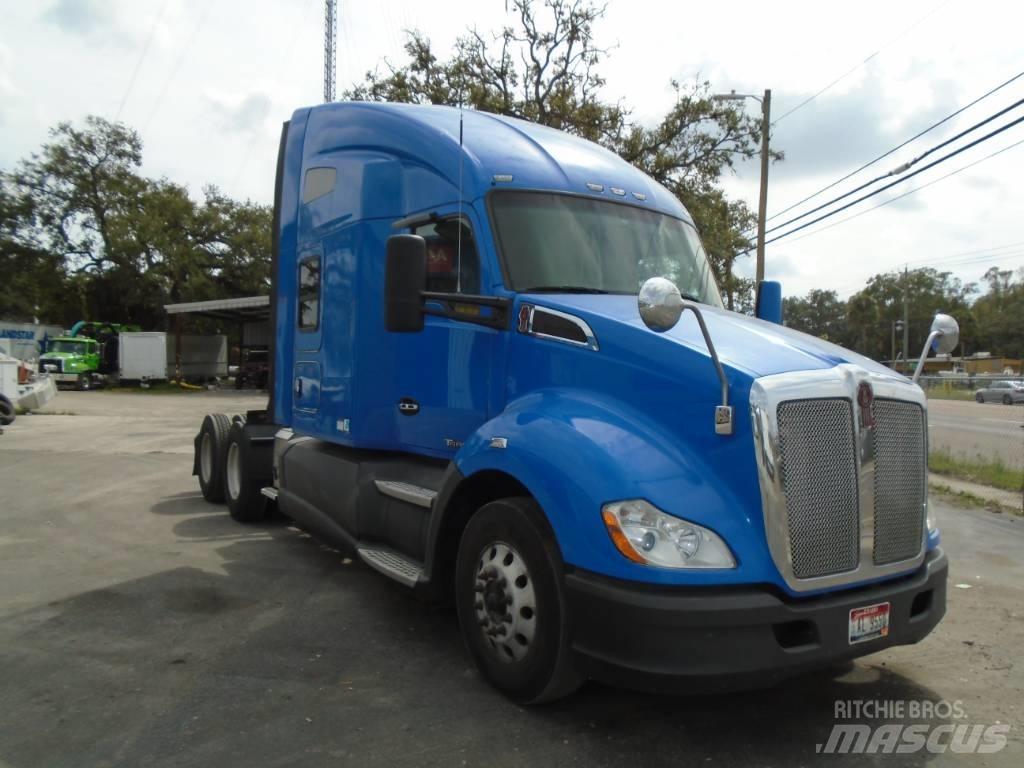 Kenworth T680 Conventional Trucks / Tractor Trucks
