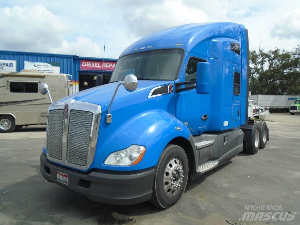 Kenworth T680 Conventional Trucks / Tractor Trucks