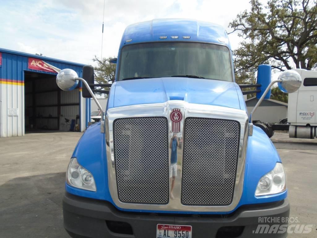 Kenworth T680 Conventional Trucks / Tractor Trucks