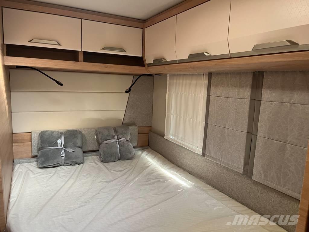 Knaus Südwind Motor homes and travel trailers