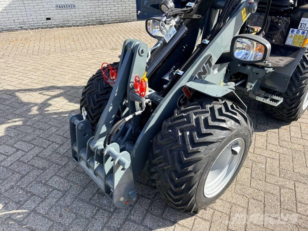 Giant G2300HD Xtra Mini Loader