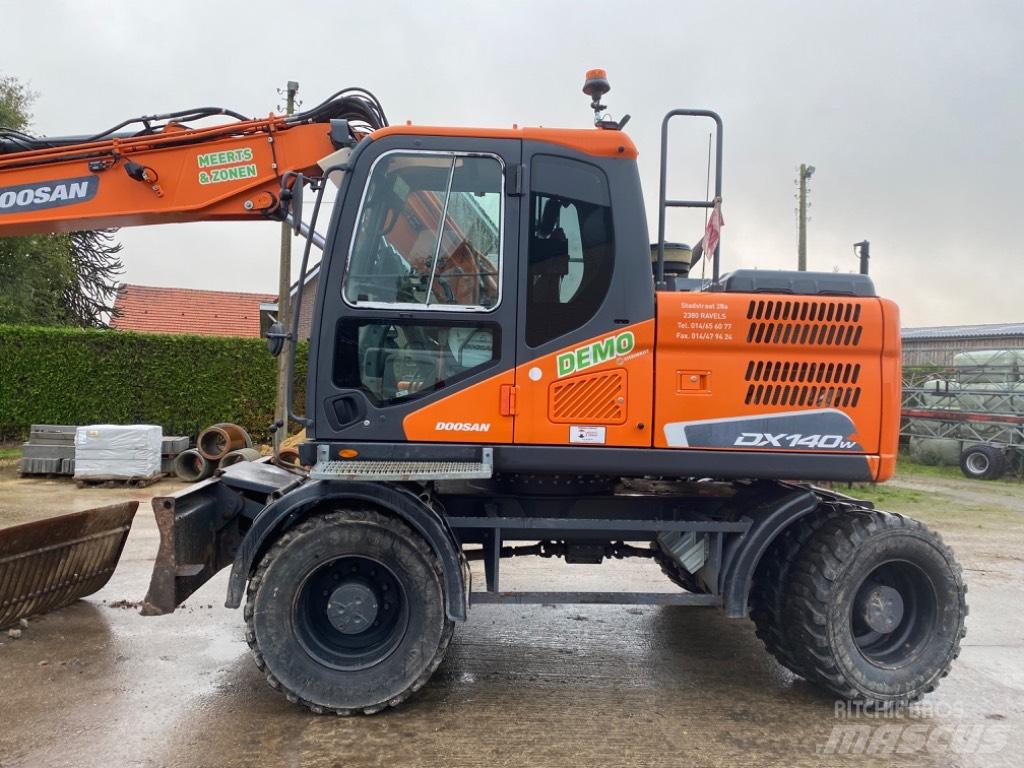 Doosan DX 140 W -5 Mobile and all terrain cranes