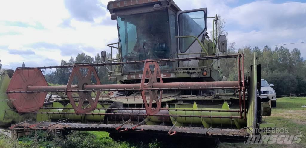CLAAS Dominator 86 Combine Harvesters