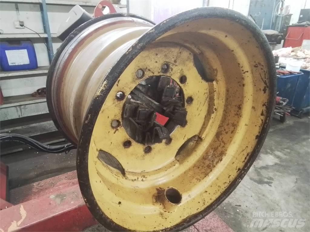Ösa 250 20x26,5 Tires, wheels and rims