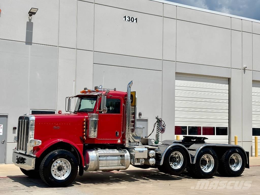 Peterbilt 388 Conventional Trucks / Tractor Trucks