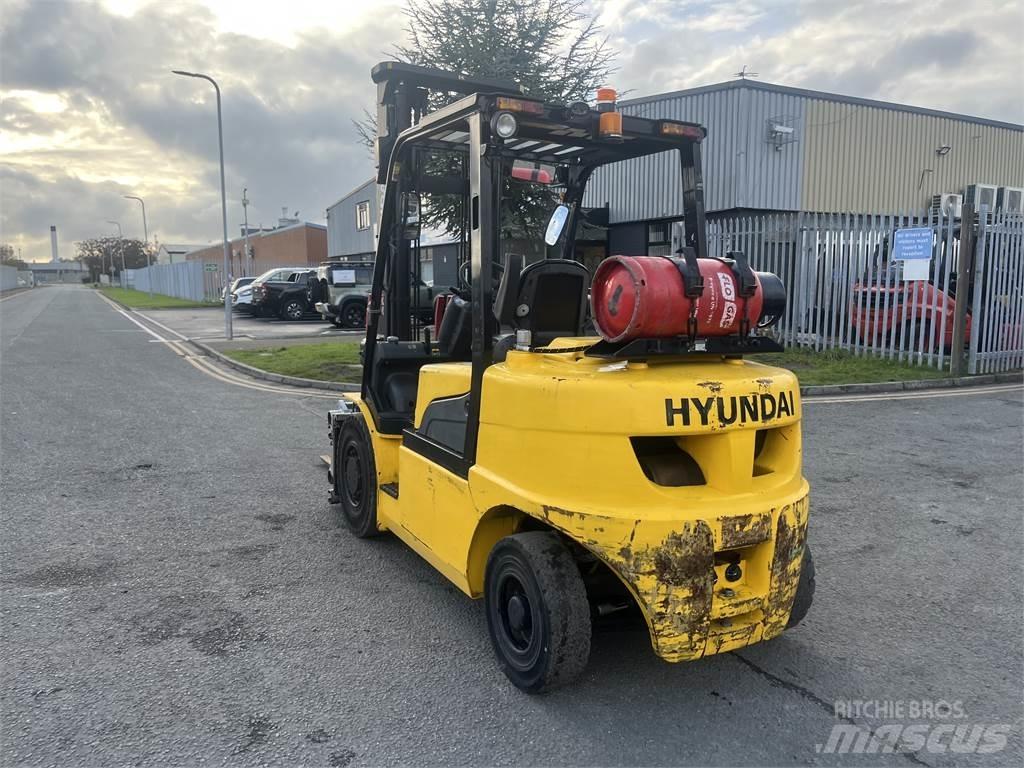 Hyundai 35L-7A LPG trucks