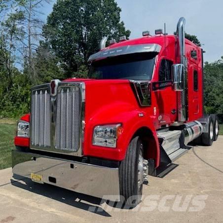 Kenworth W 990 Conventional Trucks / Tractor Trucks