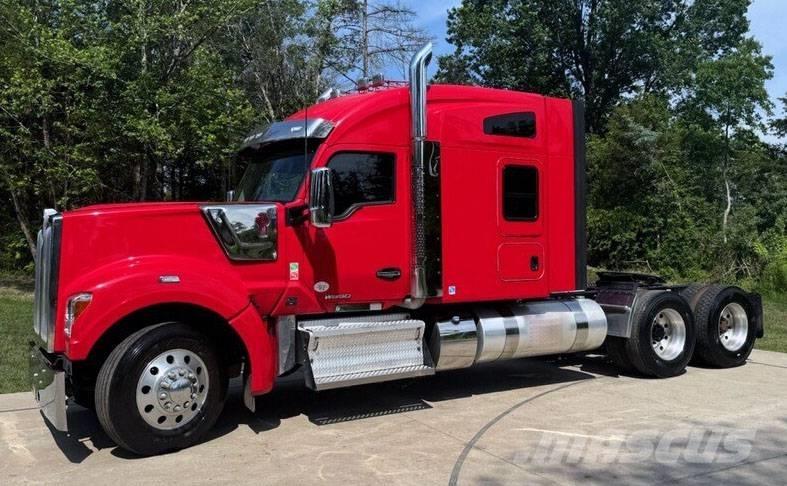 Kenworth W 990 Conventional Trucks / Tractor Trucks